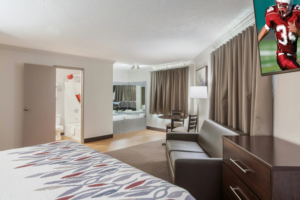 Red Roof Inn & Suites Omaha - Council Bluffs