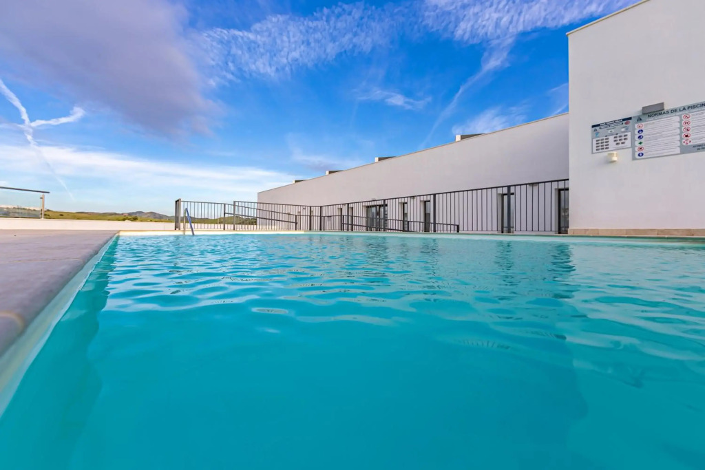 Vistas al Estrecho y Piscina - SimplyTarifa