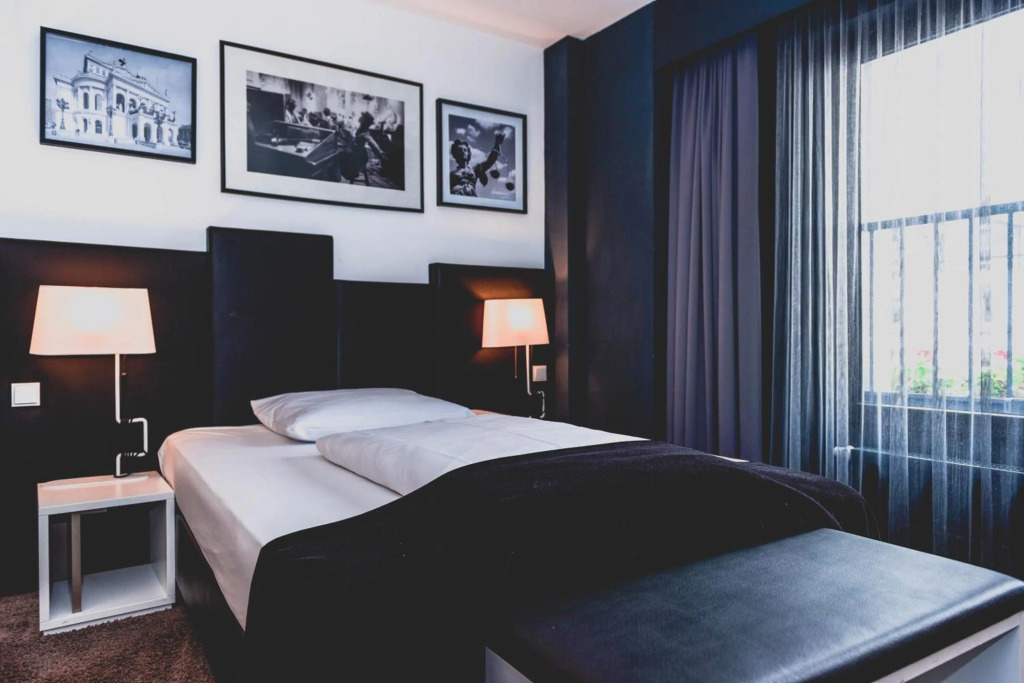 Hotel Bliss