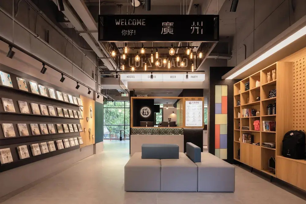 Guangzhou Desti Youth Hostel - Rainbow Bridge Metro Station-24H Reception&English Service& Cafe& Bar& Luggage Storage& Large Public Area