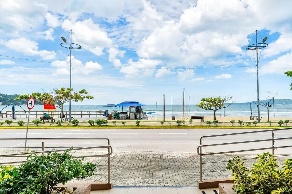 3BR Beachfront apt w/ BBQ Rsl0502