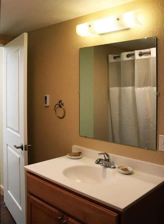 Tahquamenon Suites Lodging