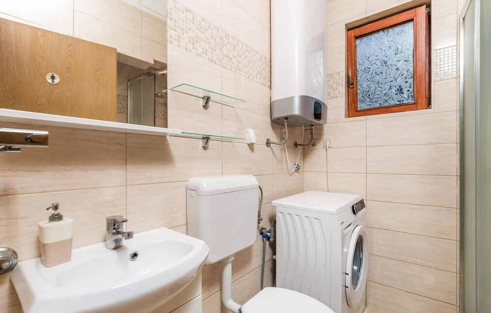 Amazing Home in Karlobag With 3 Bedrooms and Wifi
