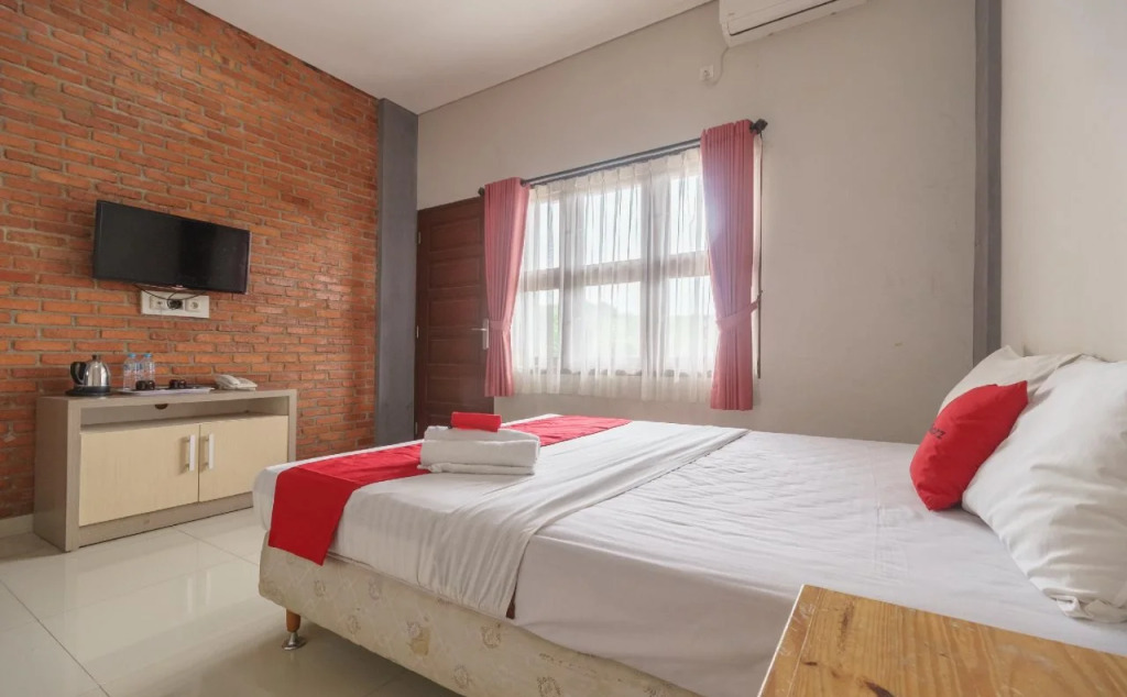 RedDoorz Plus @ Megamendung Puncak Bogor 2