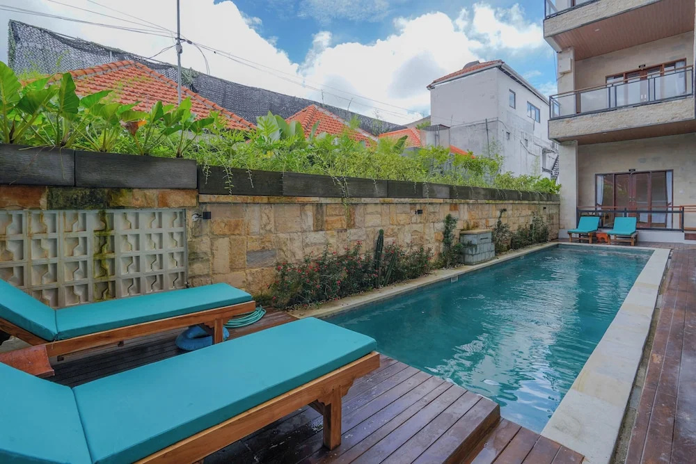 Okas Guesthouse 2 Canggu x Batu Bolong