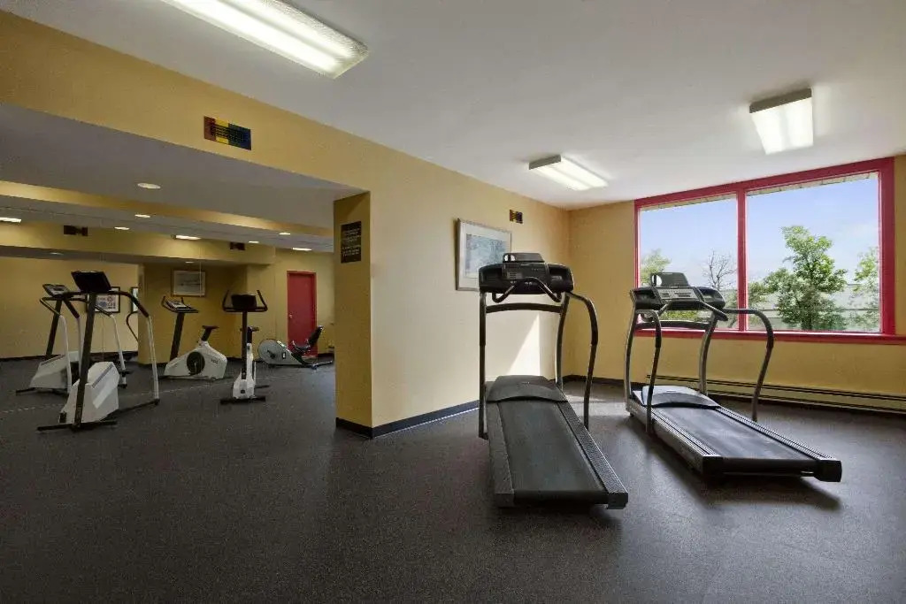 Travelodge Hotel by Wyndham Montreal Airport