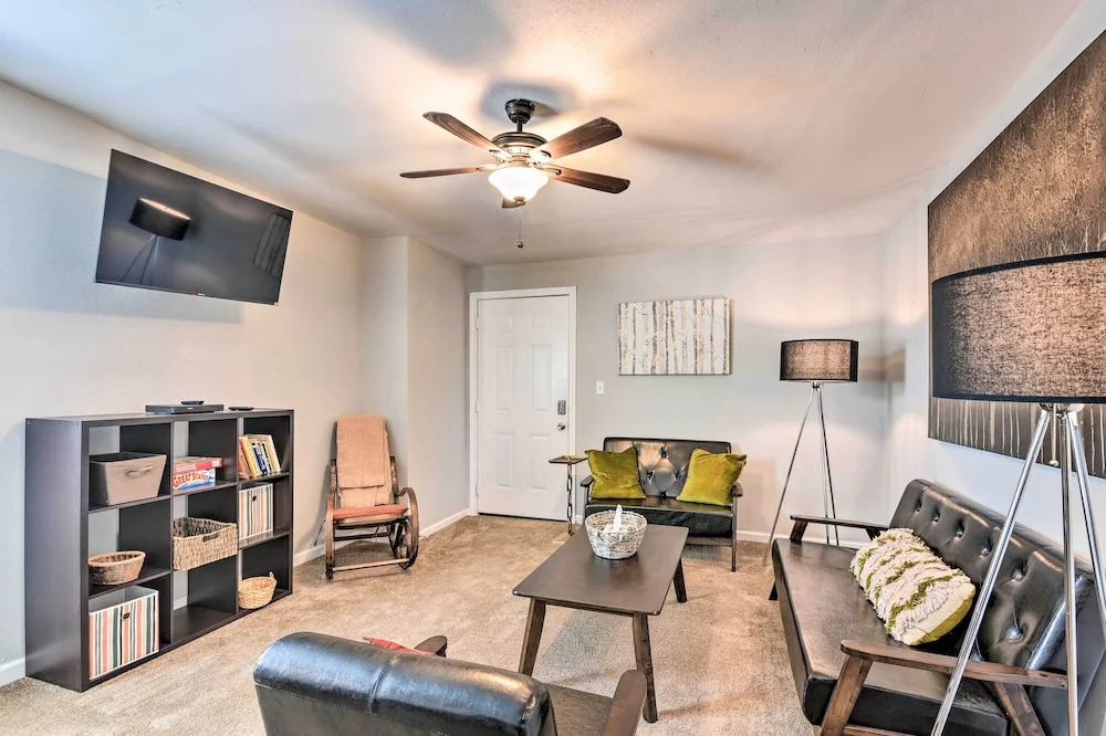 Cozy Galveston Apartment - Walk to Beach & Dining