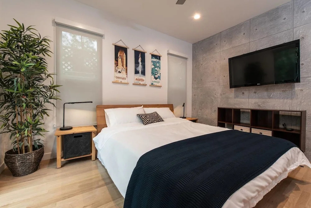 Bright and Spacious 2bdr With Stunning Views