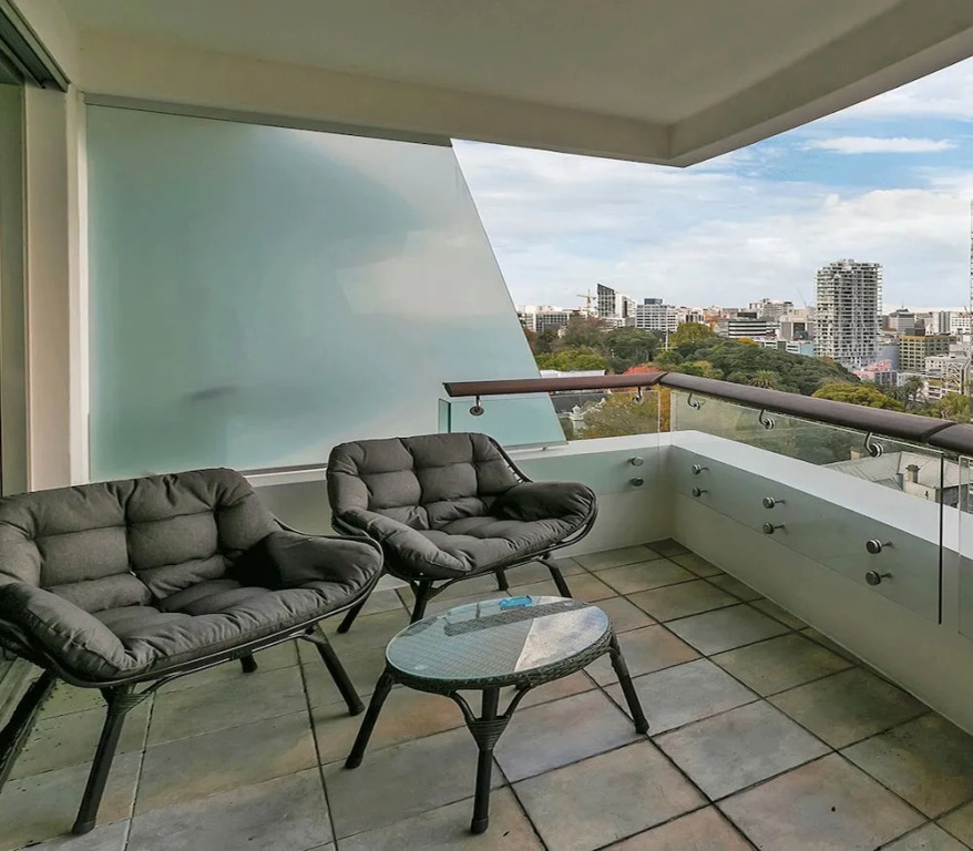 QV Deluxe Waterside Apartment - 851