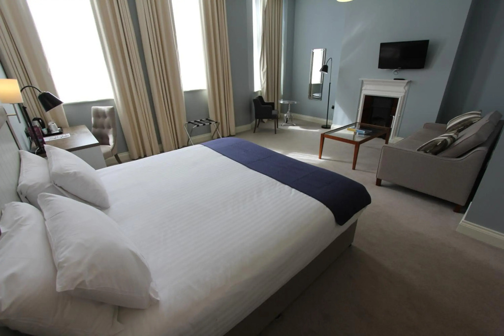 Yarrow Hotel