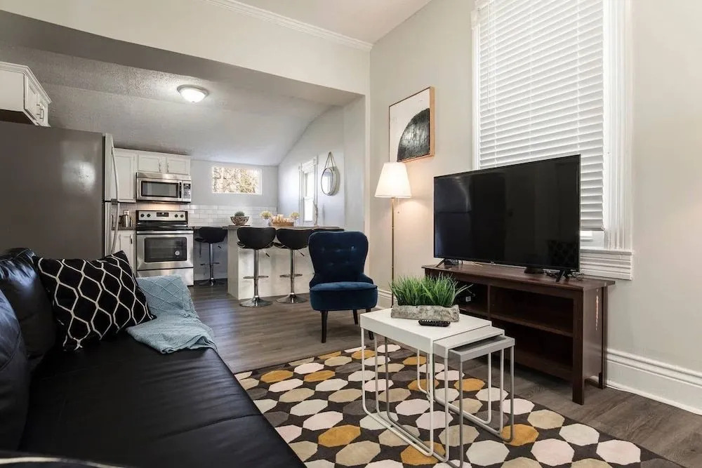Louisville Dream House 4BR/2BA  by CozySuites