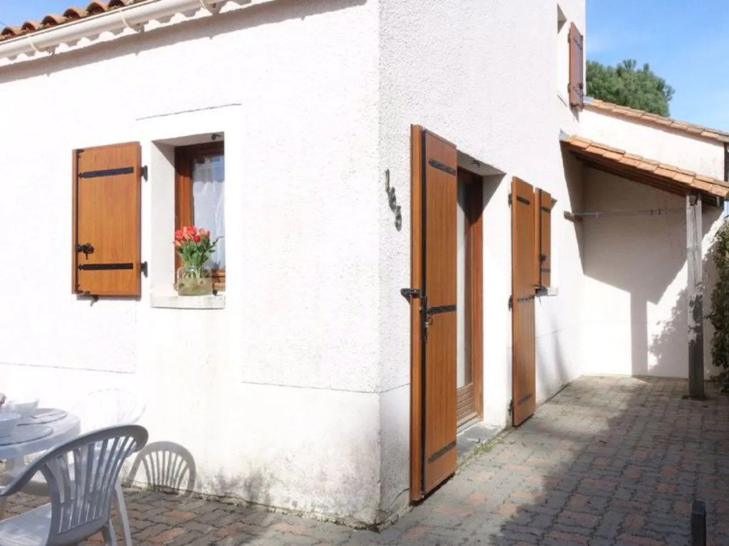 Les Charmilles 32493