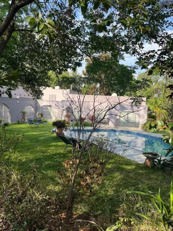 4-bedroom Retreat With Lush Gardens Pool- 2346