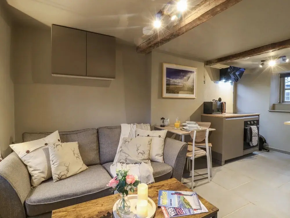 8 Oak Cottages