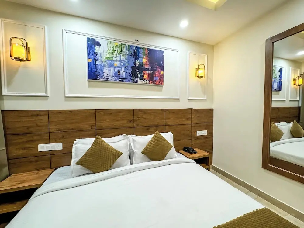 Hotel Nirvana Bliss, Behind Parmarth Niketan