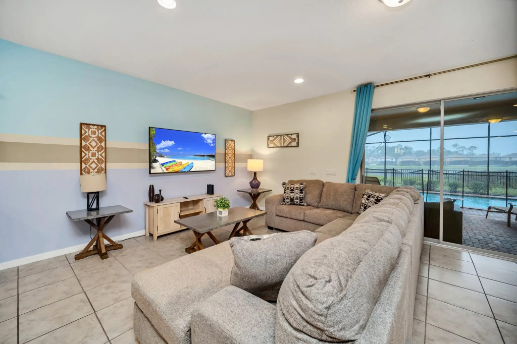 Brand New Luxury 9Br Villa With Lake View*Pool*Spa, Kissimmee, US