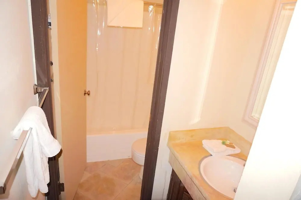 Lakeview 826 #109 - 2 Br Condo