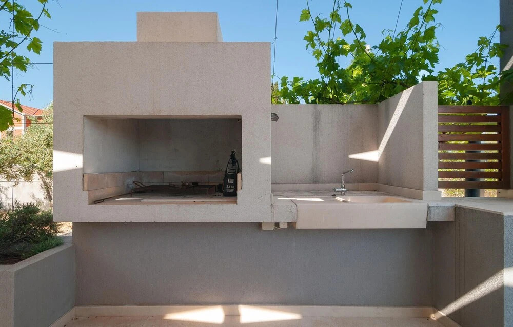 Nice Home in Sutivan With Outdoor Swimming Pool, Wifi and 2 Bedrooms