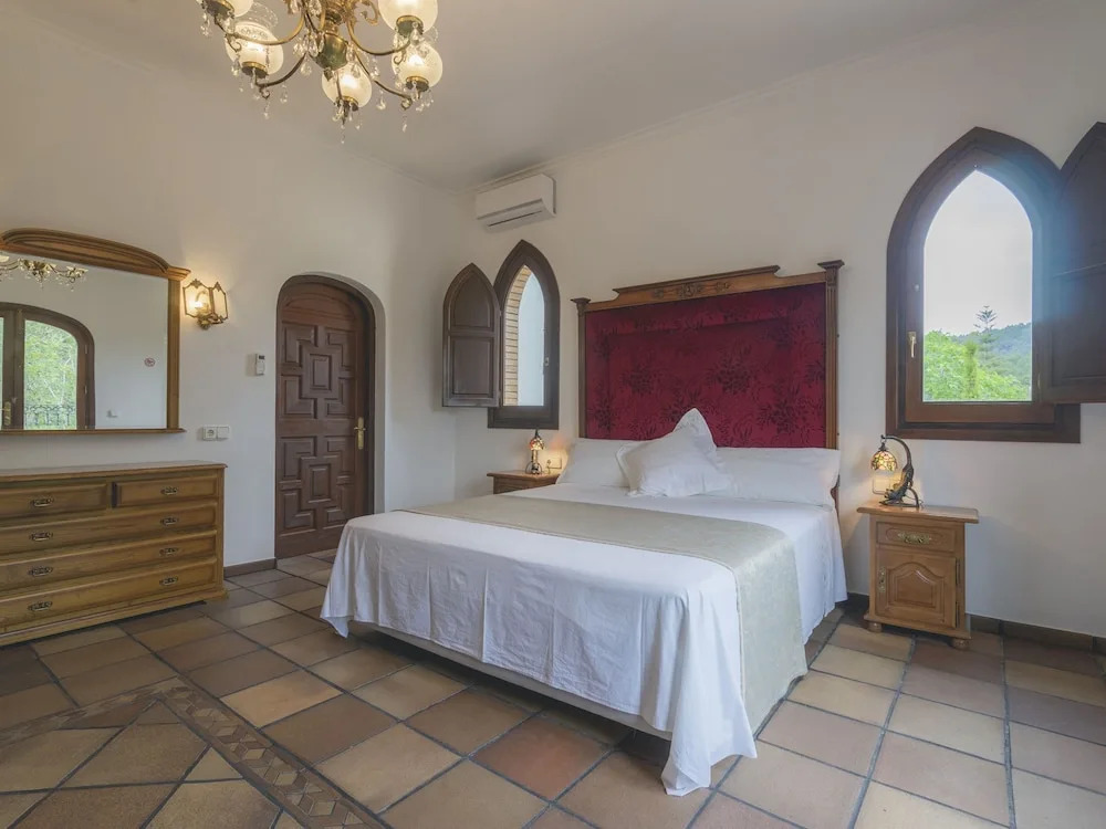Tranquil Mansion in Santa Eulària des Riu With Swimming Pool