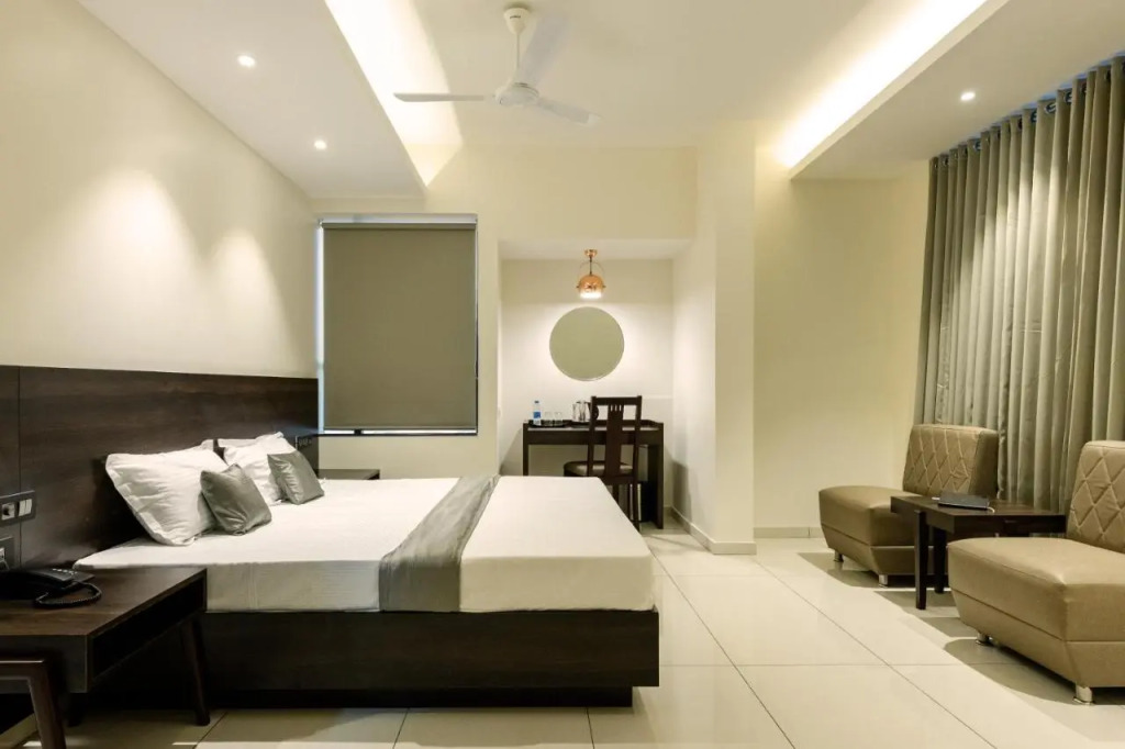 Hotel Paramount Suites & Service Apartments