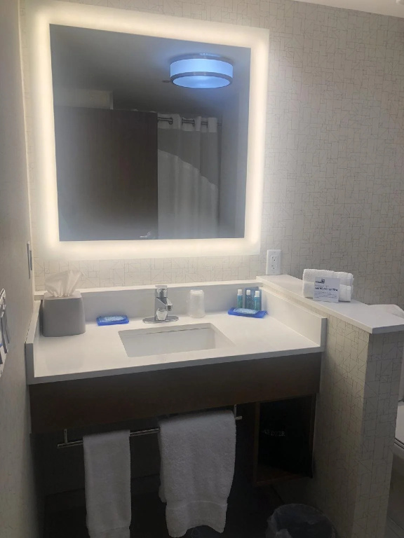 Holiday Inn Express Ft Lauderdale Cruise-Airport by IHG