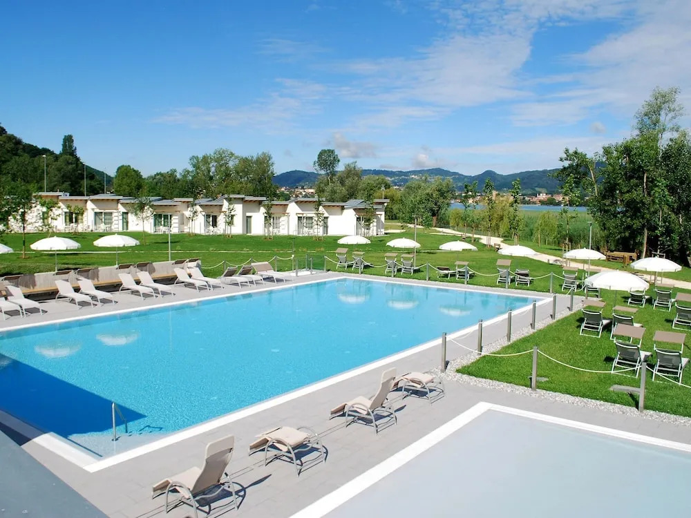 Luxury Cottage in Iseo With Swimming Pool