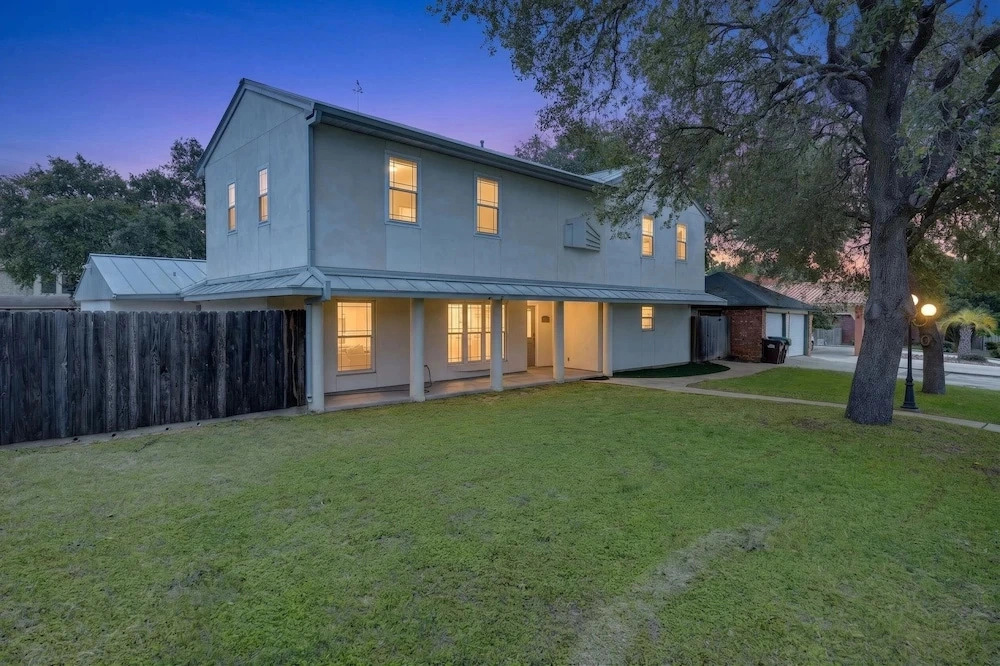 San Antonio Retreat 5br Sleeps 9 near Fiesta Tx 5 Bedroom Home