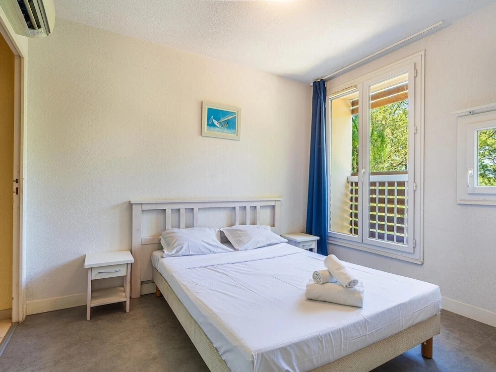 4-guest AC Apartment Near Beach