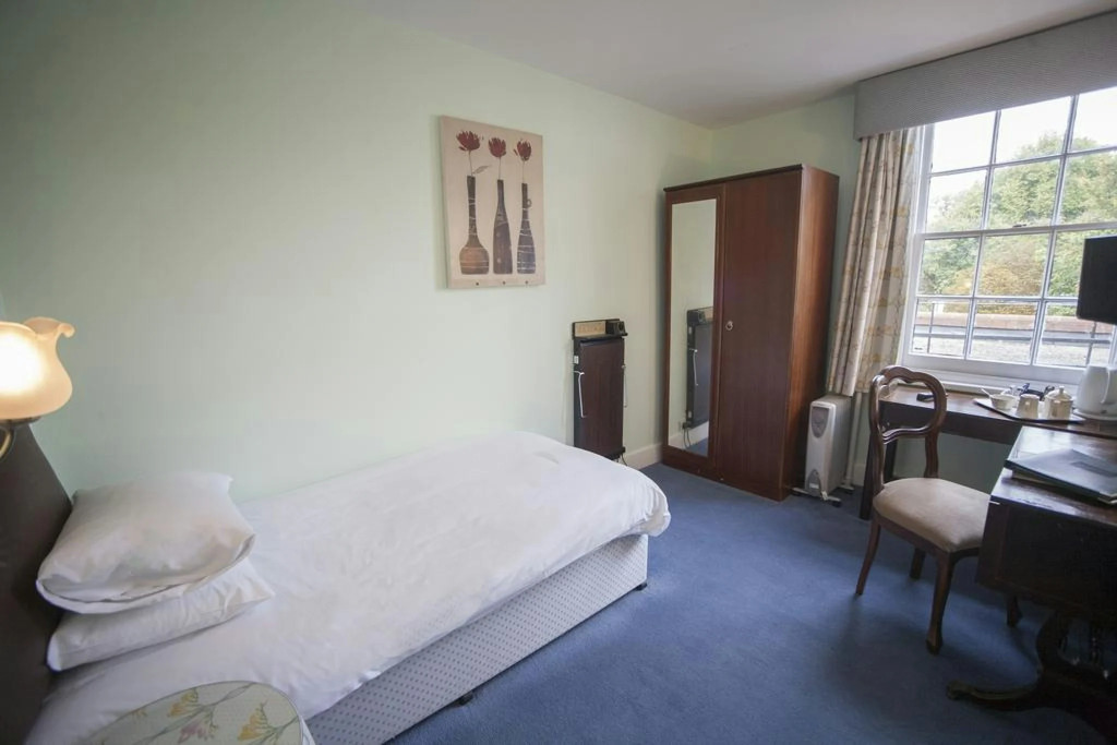 Shillingford Bridge Hotel