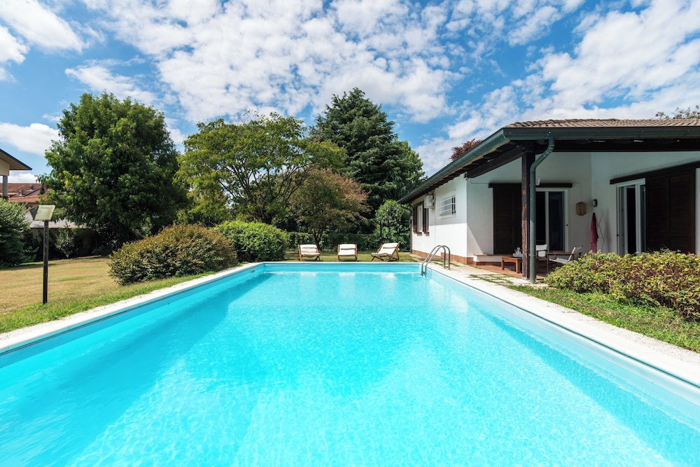 Villa Wanna - Design, Relaxation, and Nature near Milan