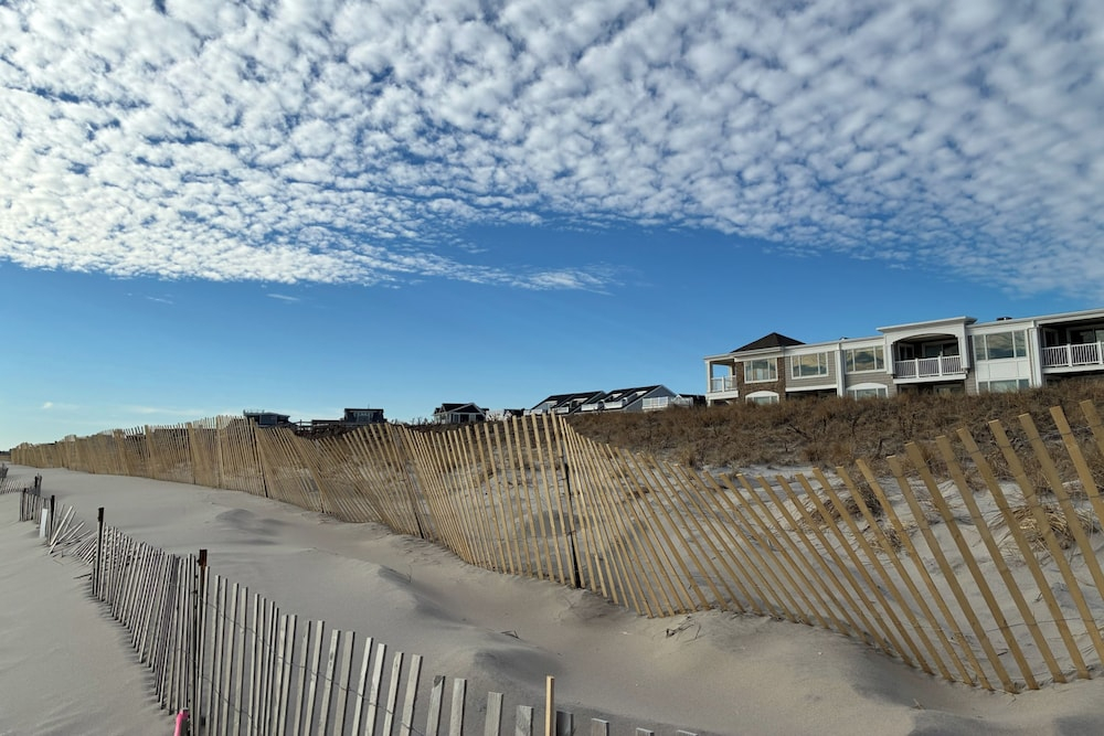 Oceanside Retreat in Mantoloking: Walk to Beach!