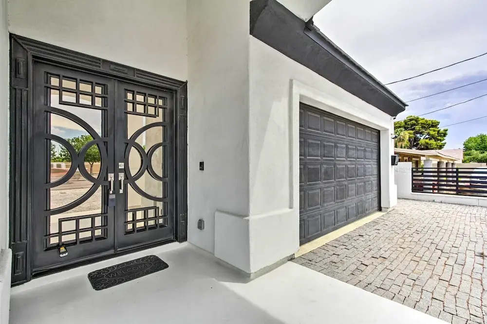 Putting Green & Gazebo: Upscale Peoria Home