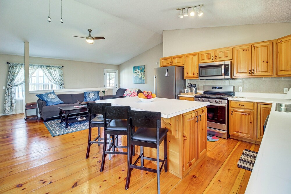 2 Mi to Dtwn Ellijay! Outdoorsy Escape w/ Hot Tub