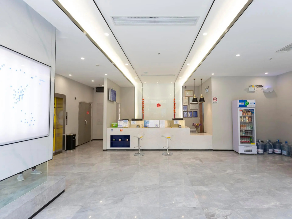 7 Days Inn Xingyi Pingdong Avenue