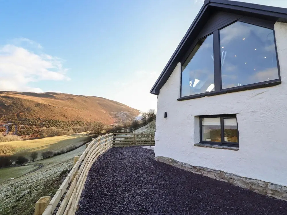 Tyn Llwyn Barn