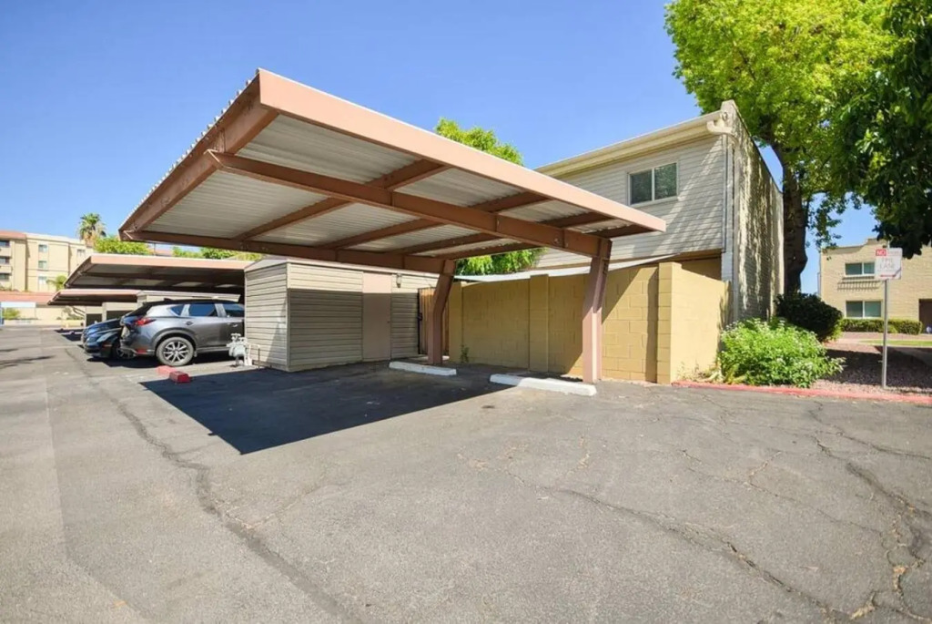 Luxury Condo- Walk to Old Town, ScottsdaleKing II