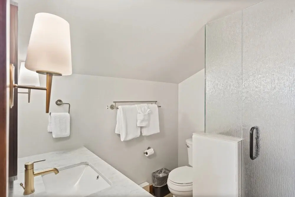 Winterset 1 4 Bedroom Condo by RedAwning