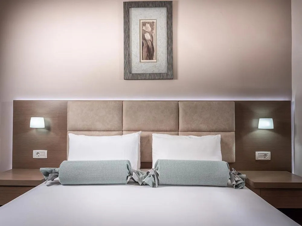 Sea View Suites & Holiday Homes - Plaka Beach Resort