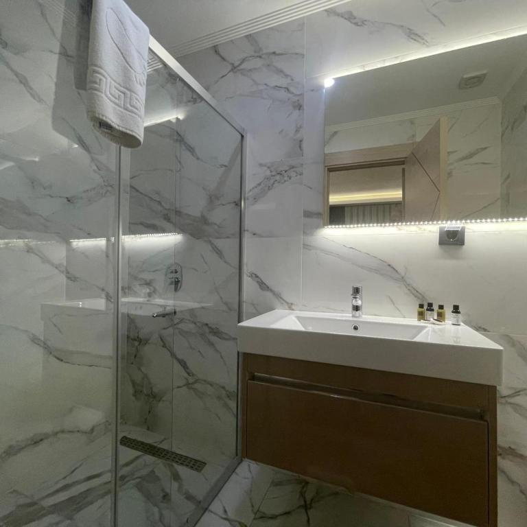 Le Luxe Suites Hotel