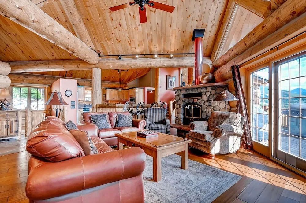 4br Log  W/ Hot Tub, Sauna & Chef's Kitchen 4 Bedroom Home