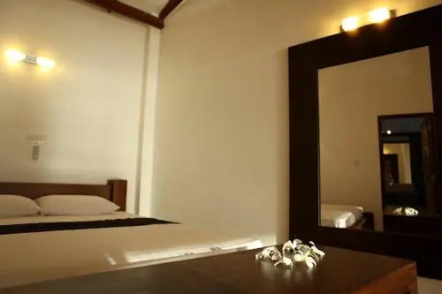 Hikka Beach Flat