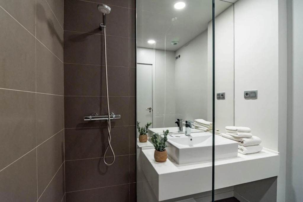 LM351A- Luxury 3 bed family apartment