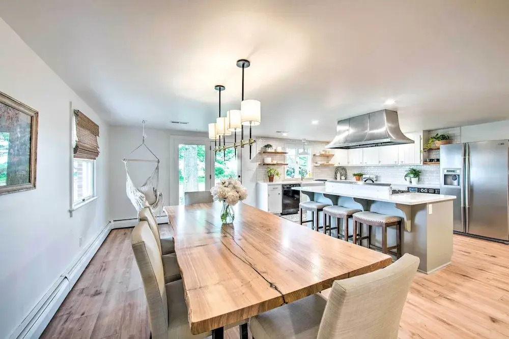 3 Mi to Dutch Wonderland: Serene Home w/ Deck