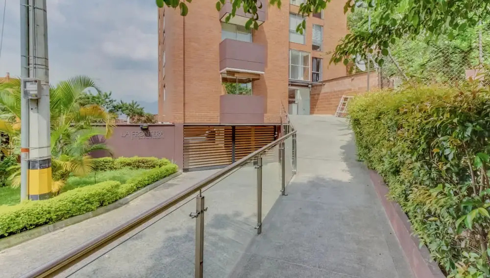 Comfortable city studio with balcony 810