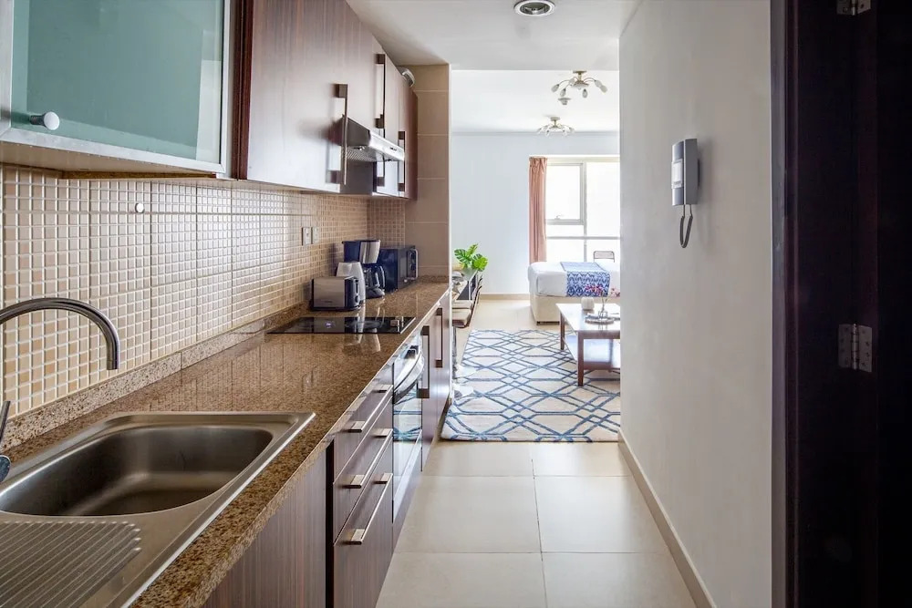 Stylish Studio Apartment in JLT With Lake Views!