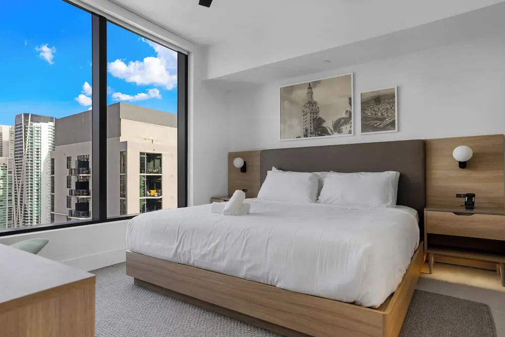 Upscale 1-BD Condo with Stunning Views