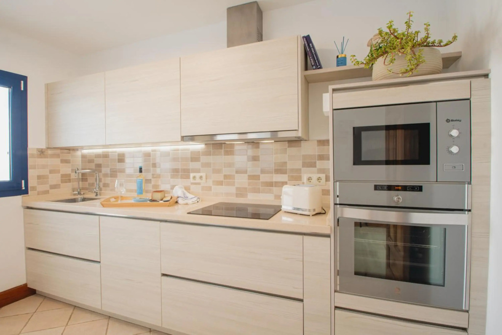FRONTLINE VILLA 26, well-designed with a heated pool