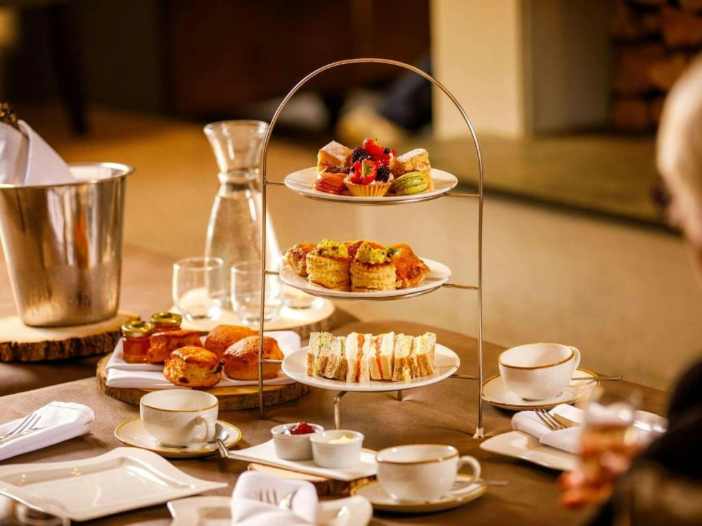 Sunday Box Hill Burford Bridge Hotel