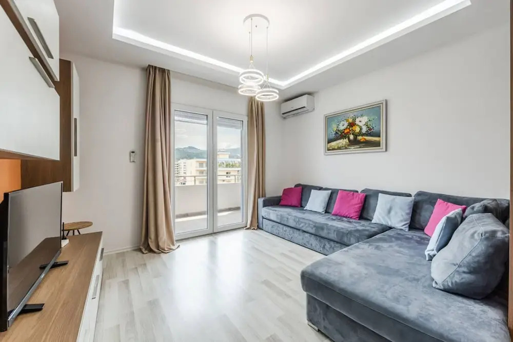 Beachside Modern Apartment 1 BR With Balcony