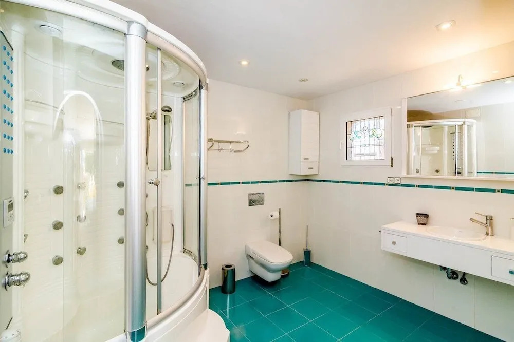 CS Luxury 4 Bedroom Villa Close to Beach RoomService